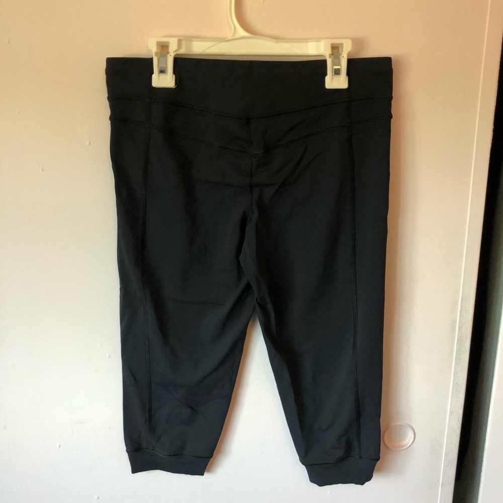 Lululemon black cropped leggings